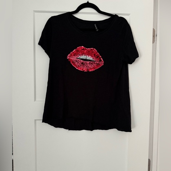Red Sequin Graphic Black Short Sleeve Tee - Picture 1 of 2